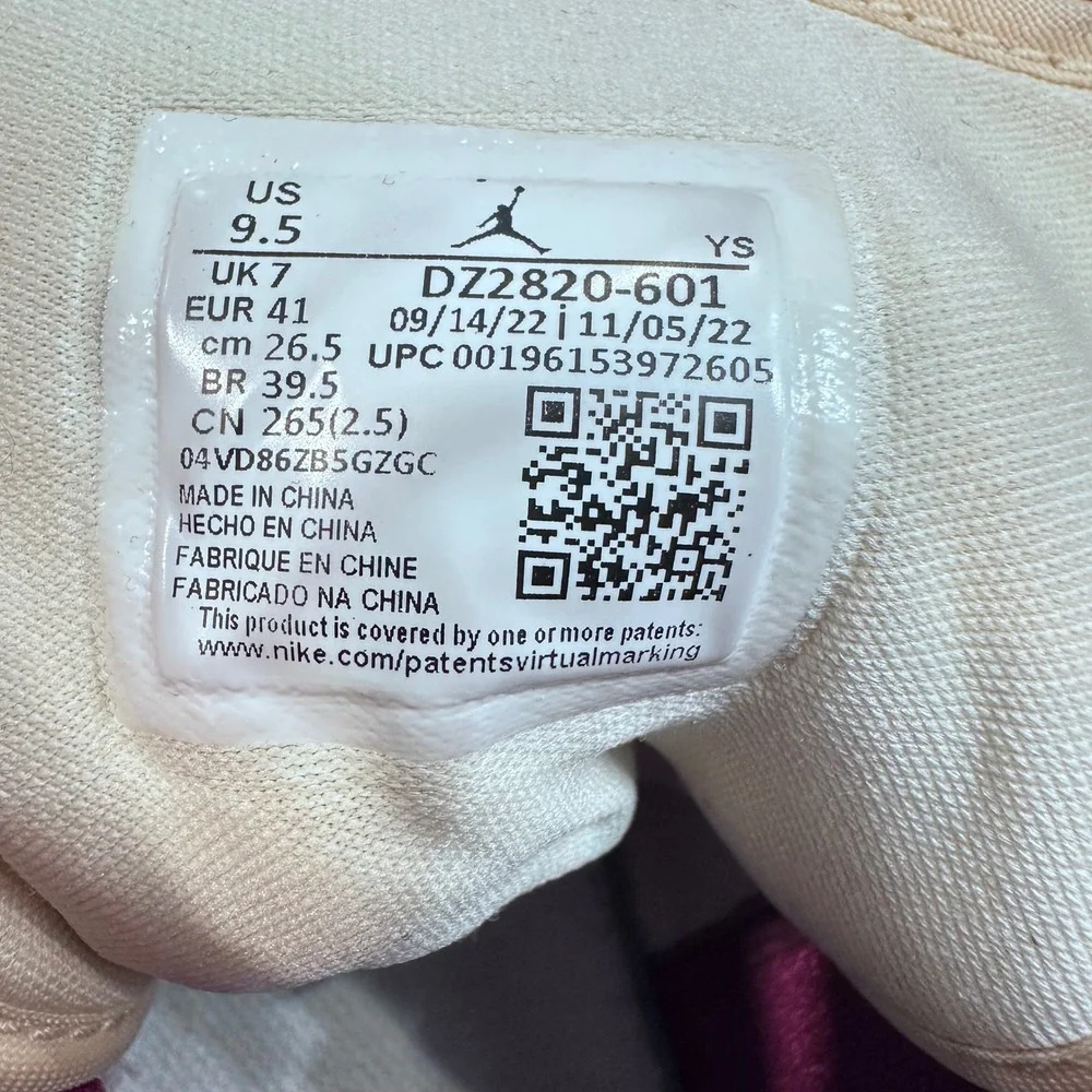 Nike Air Jordan 1 Mid SE Women 9.5 Wild Berry White Embroidered‎ Tiki Leaf
